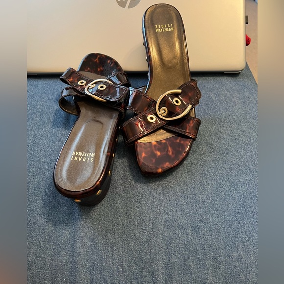 STUART WEITZMAN MULE CROSS STRAP BUCKLE TORTOISE PATENT LEATHER 9.5M - Picture 7 of 15